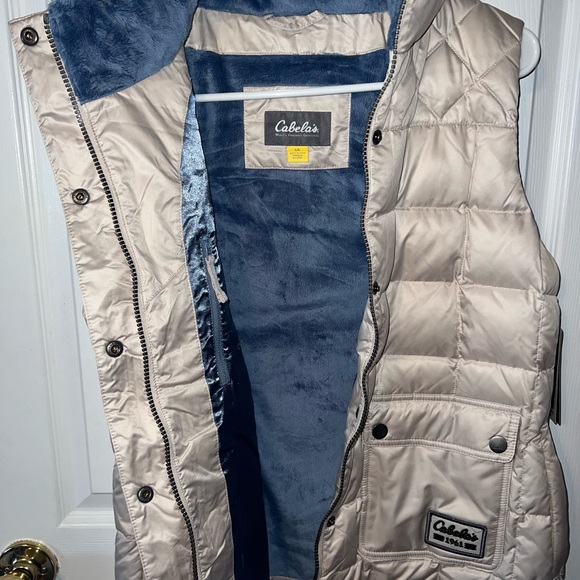Cabela’s Women’s Vest- Size Large - Picture 2 of 6